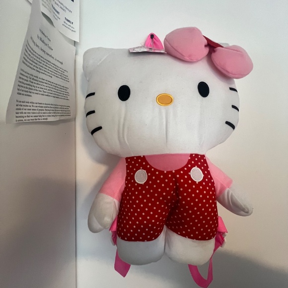 ❤️🫶🏾 SUPER CUTE HELLO KITTY PLUSHY BACKPACK - Picture 4 of 5